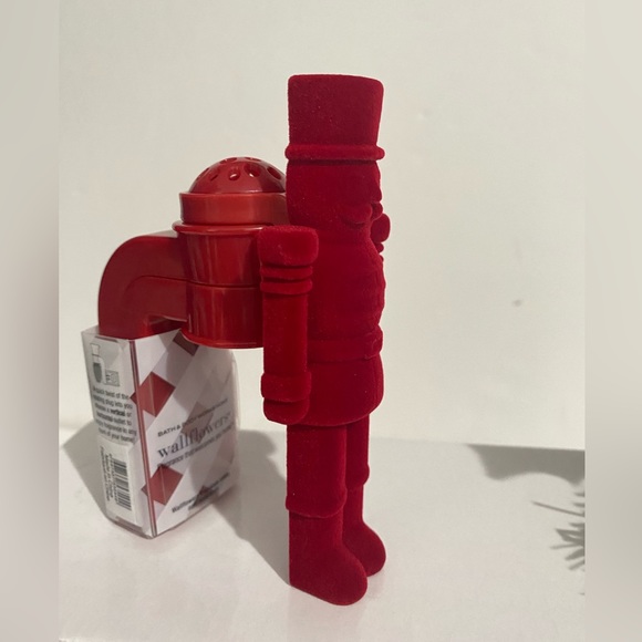 Christmas Wallflowers Fragrance plug RED VELVET NUTCRACKER. - Picture 6 of 9